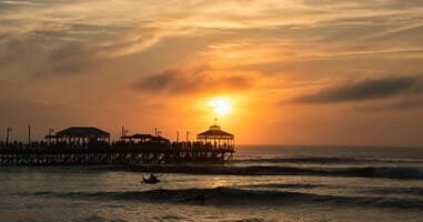 Punta de playa Perú: Huanchaco – de moda y a la última