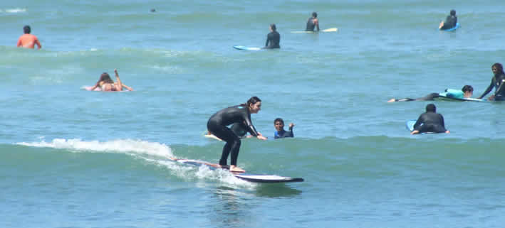 Playa Makaha – Un paraíso para surfistas y amantes de la naturaleza en Lima