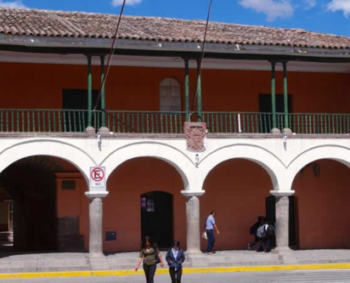 Casa Castilla y Zamora – Vom Bischofspalast zum Herzen der Universität San Cristóbal de Huamanga