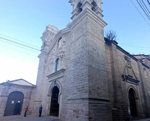 Kirche San Francisco de Paula – Barockaltäre, Katakomben und Semana-Santa-Tradition in Ayacucho