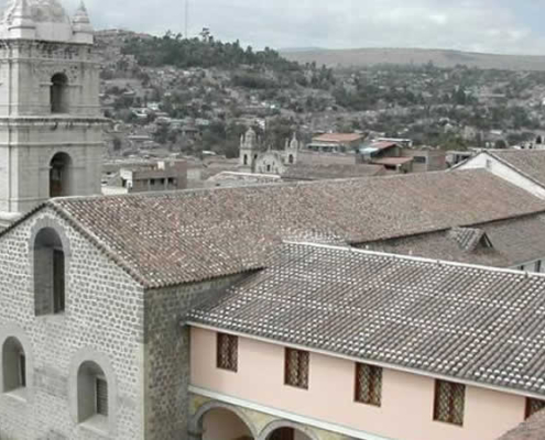 Kirche und Kloster Santa Clara de Asís – Das erste Frauenkloster Ayacuchos und ein Ort gelebter Tradition