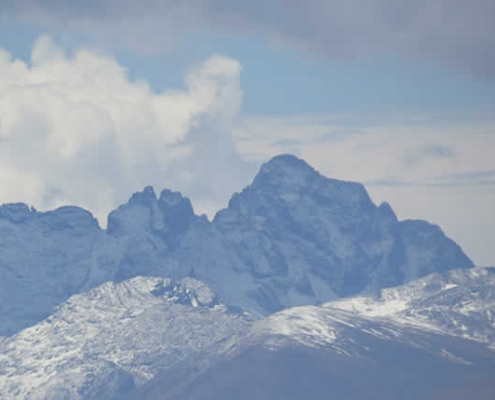 Apu Razuhuillca: Nevado sagrado, Andenkosmologie und Hochgebirgsparadies über Huanta