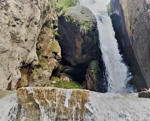Cascada de Sirenachayocc: Smaragdgrünes Becken, Andenwald und kurzer Trek bei Huanta