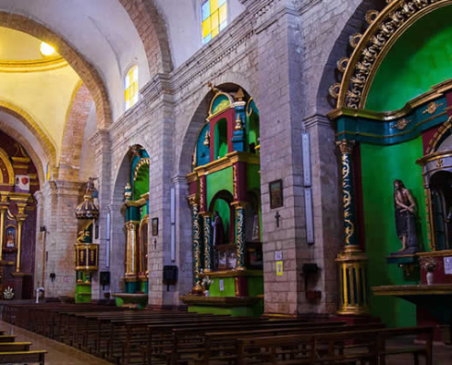 Iglesia San Pedro Matriz de Huanta: Renaissance-Fassade, gotische Türme und gelebte Frömmigkeit in Ayacucho