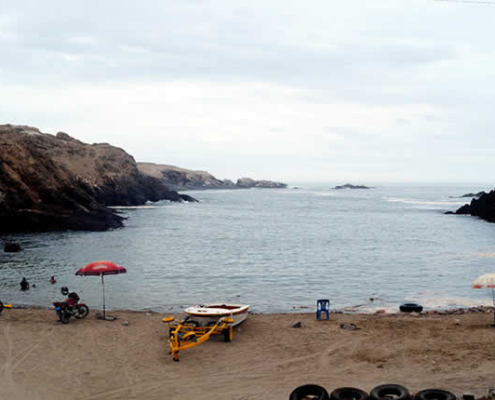 Playa La Pedregosa: Ruhige Kieselbucht zwischen Humboldtstrom, Felsklippen & Küstenabenteuern