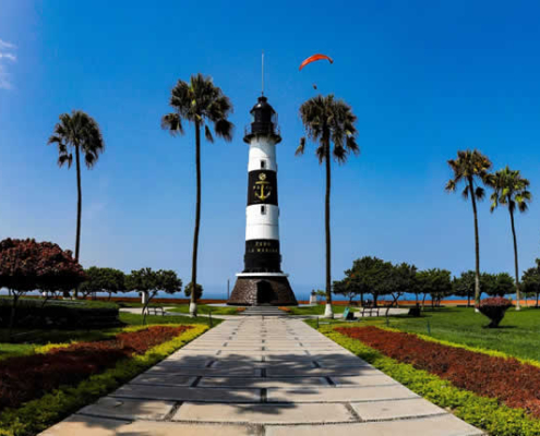 Parque El Faro de la Marina: Ikonischer Leuchtturmpark über den Klippen von Miraflores