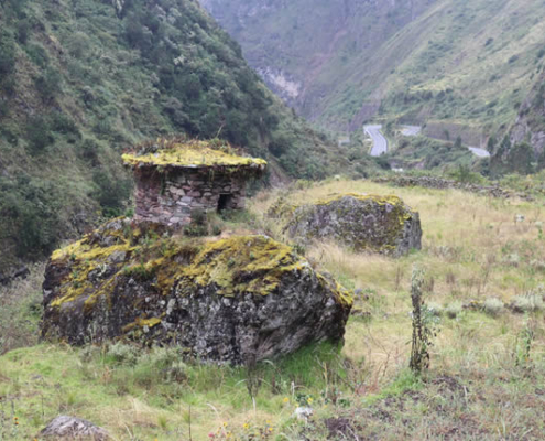 Archäologische Stätte Chichacori – Colla-Siedlung über dem Río Ollachea
