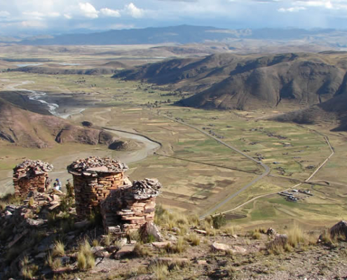 Archäologische Stätte Inampu – Chullpas über dem Andenhochland von Puno