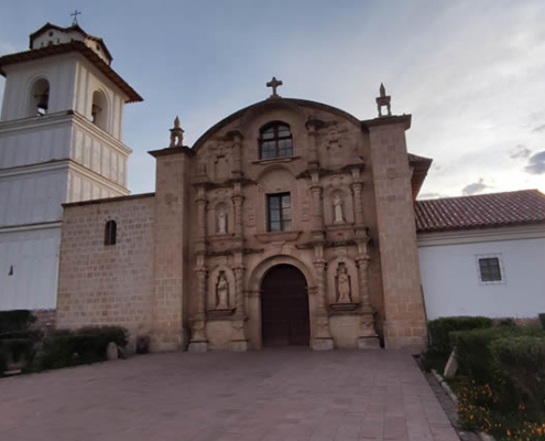 Templo de Nuestra Señora de la Asunción de Azángaro – barockes „Templo de Oro“ im Altiplano von Puno