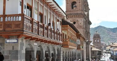 Lascar Imposing construction and the Iglesia de la Compañía de Jesús