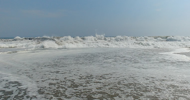 Hohe Wellen Punta Rocas bei Punta Negra