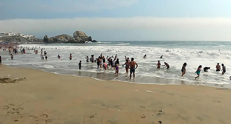Punta Negra Surfen Baden Hohe Wellen und Straende