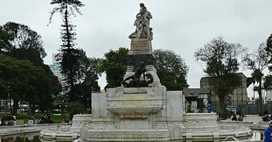 Statue im Park