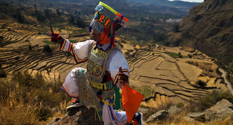 Danza de las Tijeras de Lucanas – Ritual, acrobacia y mito en los Andes