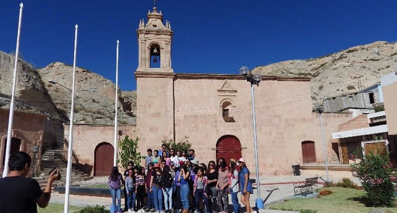 Iglesia Virgen del Rosario en La Calera: ícono neoclásico de sillar rosado