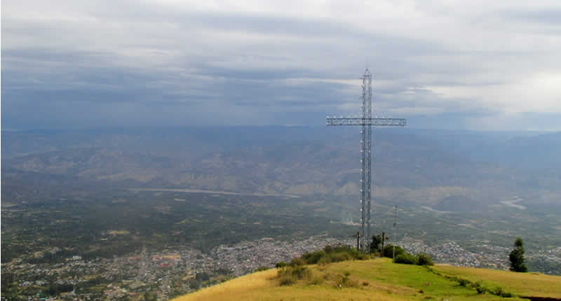 Mirador Natural de la Cruz de la Pacificación del Cerro Calvario en Huanta