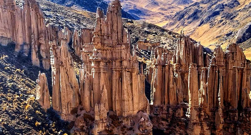 Formación Rocosa de Pacunasa – La ciudad gótica de piedra de la Cordillera de Carabaya
