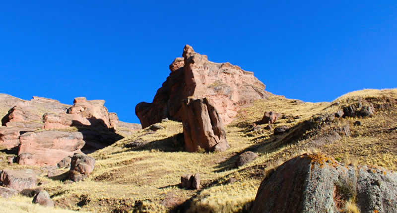 Laccaya Tinajani – Tierra del Airampo cerca de Ayaviri