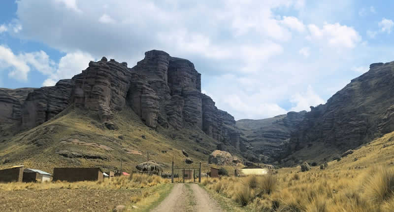 Paraíso Natural de Keñuacuyo – cañón, bosque de queñuas y cultura andina cerca de Ayaviri