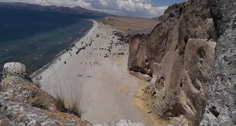 Playa Chatuma en la orilla sur del lago Titicaca, cerca de Pomata y Yunguyo