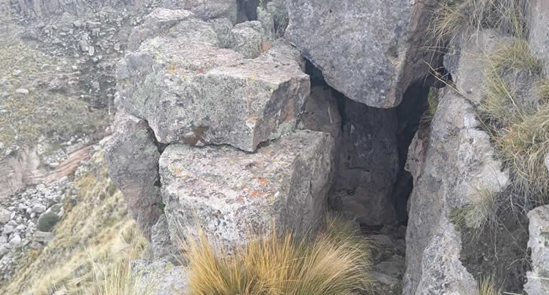 Eingang zur Höhle