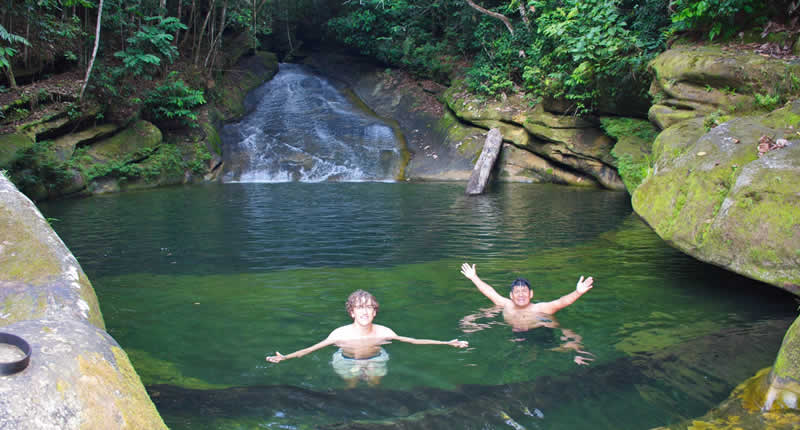 Wasserrutsche im Dschungel