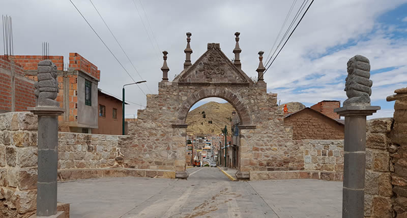 Arcopata de Juli – arco en el antiguo Camino Real