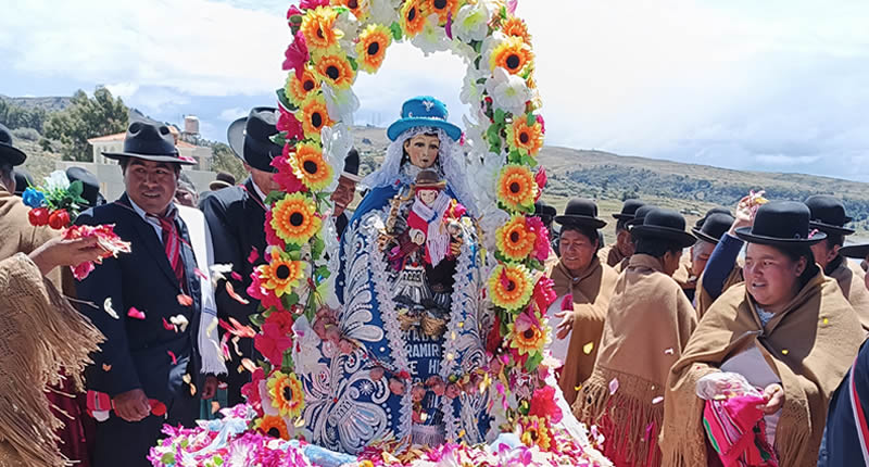 Fiesta de la Virgen de la Natividad en Huaylluni