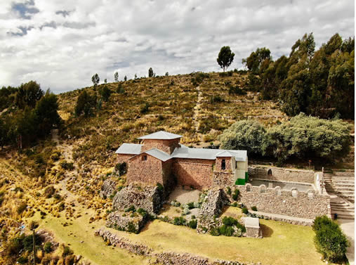 Vista de la Capilla de Huaylluni