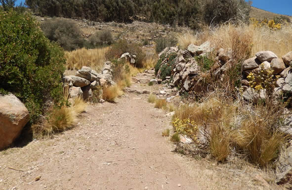 Sendero hacia la fortaleza
