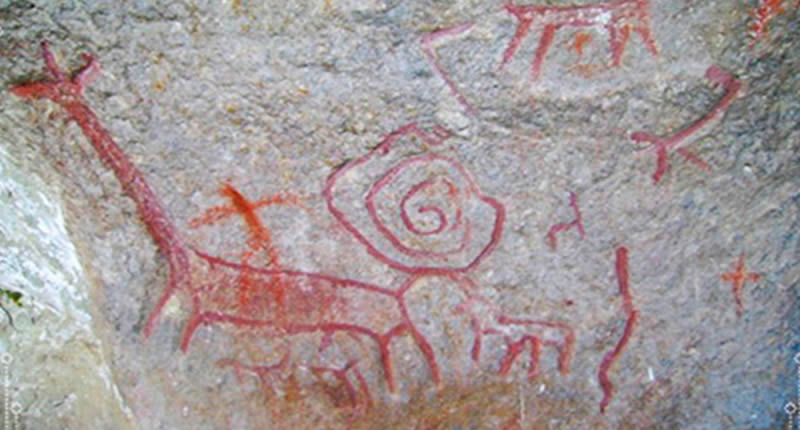 Arte rupestre entre alta montaña y ceja de selva