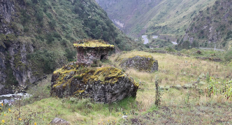 Archäologische Stätte Chichacori – Colla-Siedlung über dem Río Ollachea