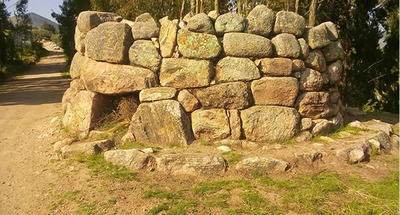 Archäologische Stätte Huaquina bei Juli – Chullpas und Himmelsbeobachtung der Lupaka
