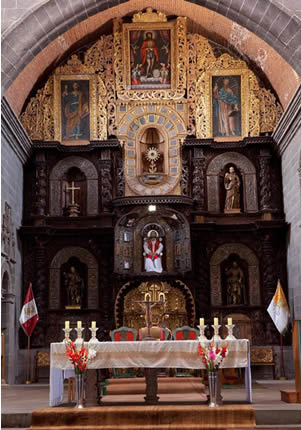 Altar mayor del Templo San Pedro Mártir