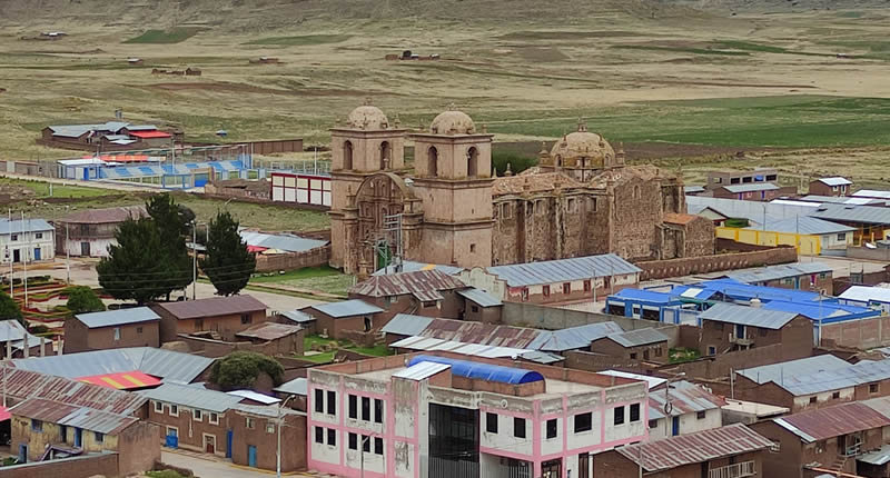 Templo Santiago Apóstol en Santiago de Pupuja: obra maestra de la arquitectura mestiza en el Altiplano